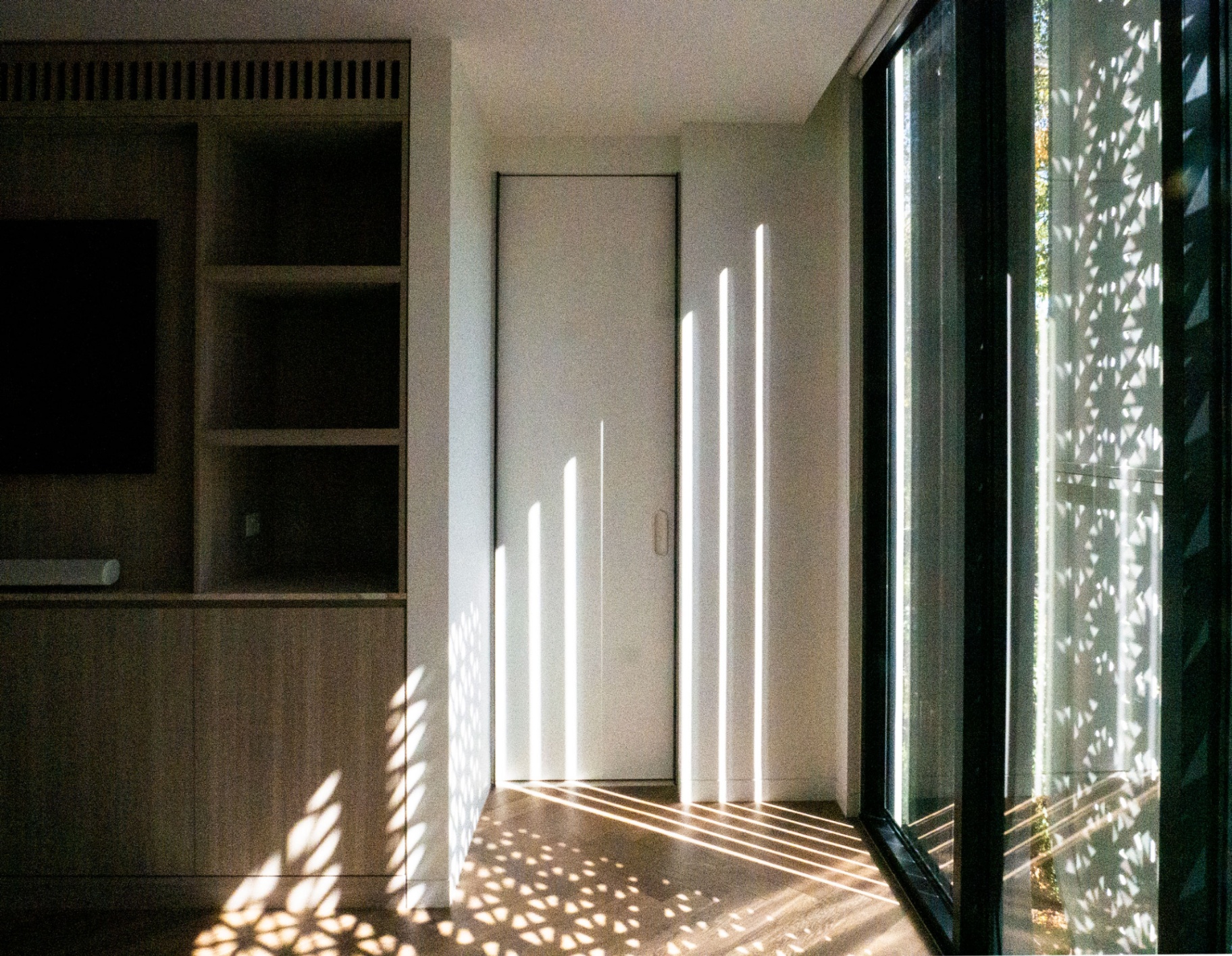 58 Clara Street South Yarra by Mike and Morlly Architects — light patterns through perforated screen 58 Clara Street South Yarra by Mike and Morlly Architects — light patterns through perforated screen