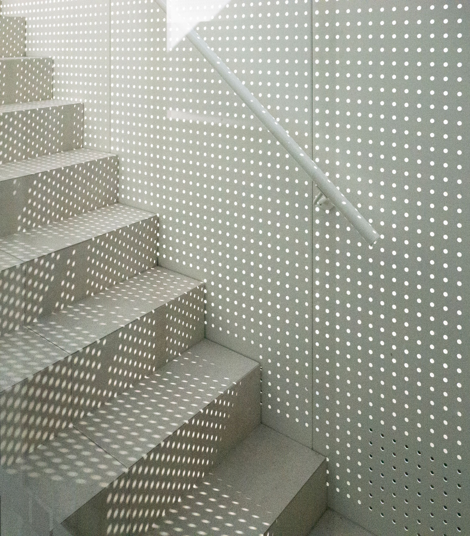 58 Clara Street South Yarra by Mike and Morlly Architects — staircase screen and timber treads 58 Clara Street South Yarra by Mike and Morlly Architects — staircase screen and timber treads